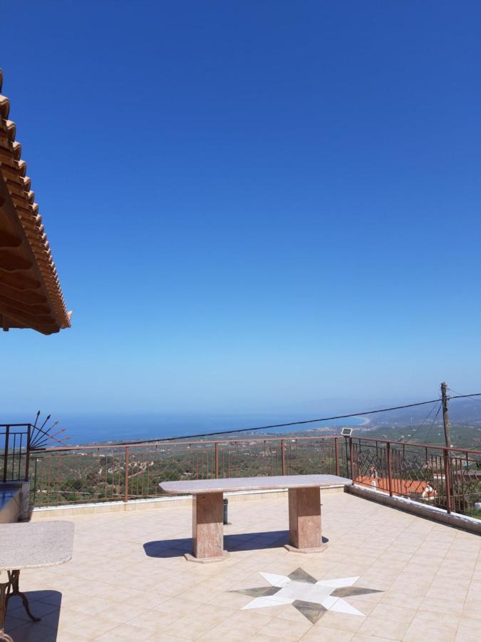 -Tsiakos Apartment- In Vryses Kyparissia Bagian luar foto