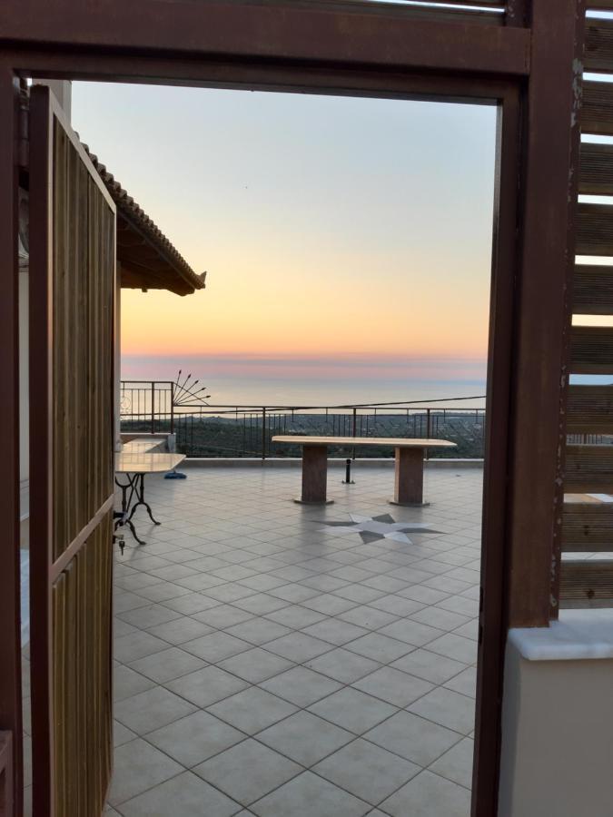 -Tsiakos Apartment- In Vryses Kyparissia Bagian luar foto