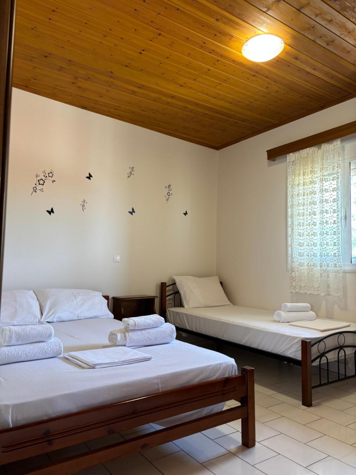 -Tsiakos Apartment- In Vryses Kyparissia Bagian luar foto