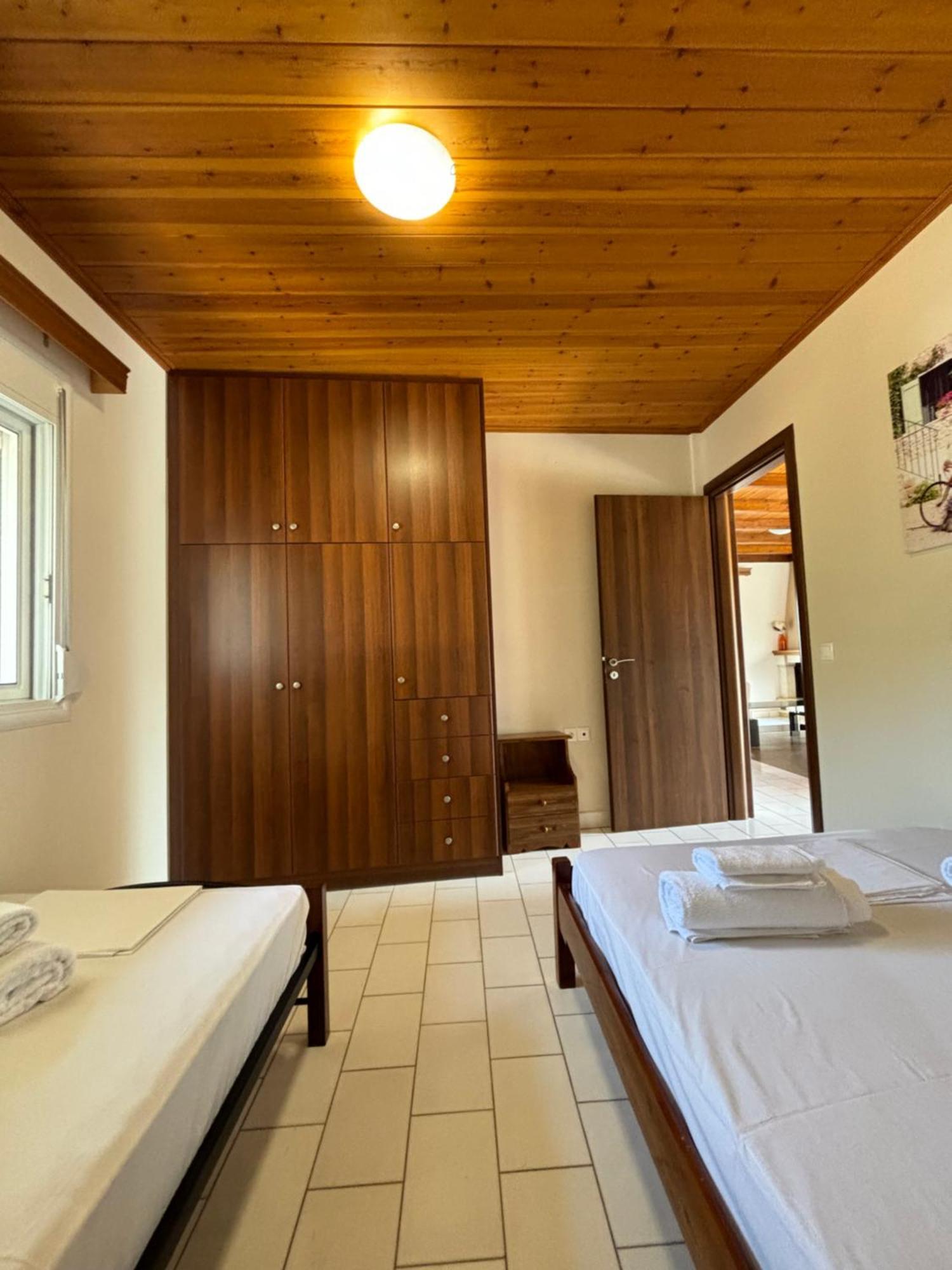 -Tsiakos Apartment- In Vryses Kyparissia Bagian luar foto